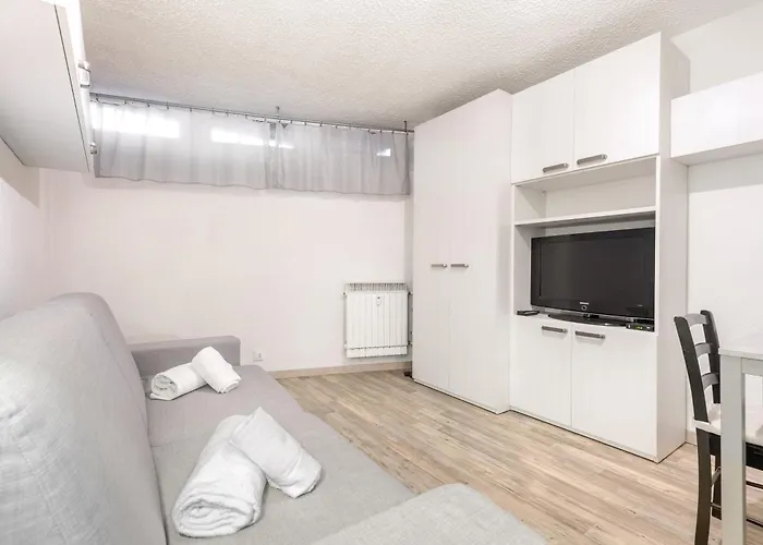 Apartment Hostdomus - Perla Grigia